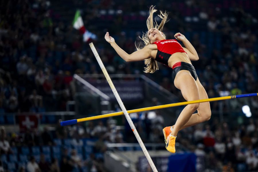 Die Zürcherin überspringt in Rom erstmals die 4,78 Meter und gewinnt Gold.