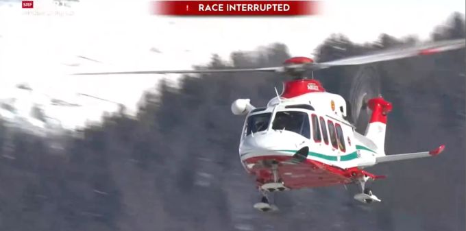 Ein Rettungshubschrauber muss in La Thuile eine Person abholen. SRF