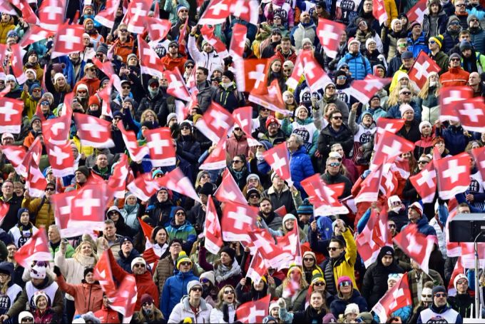 Die Schweizer Fans in Wengen können auch im Slalom bis zuletzt auf ein Podest hoffen, am Ende reicht es nicht ganz. Wengen