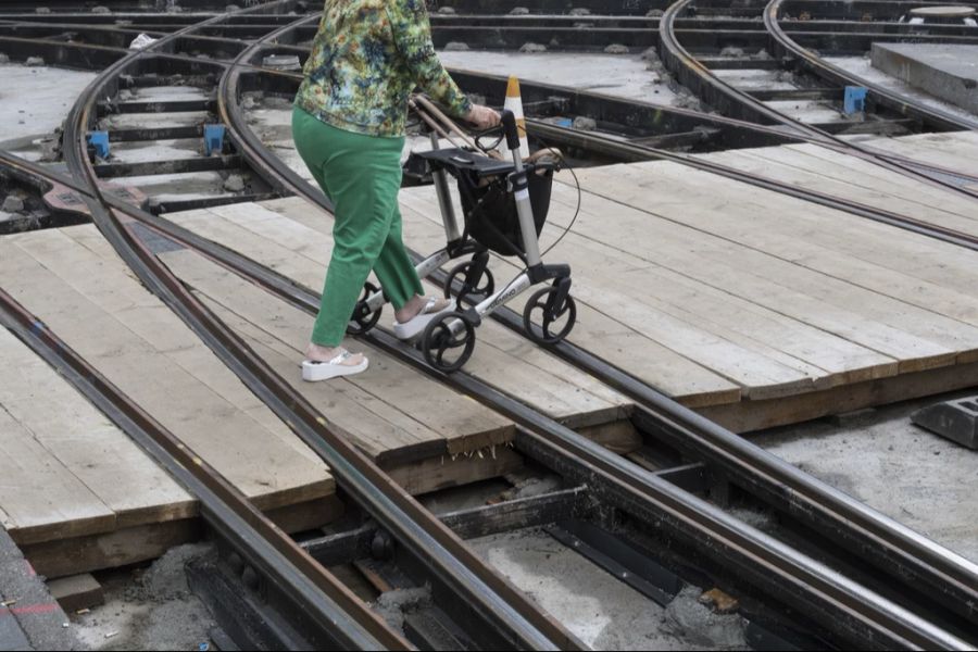 Die Fahrgäste seien sich der Gefahr durch Stoppunfälle zu wenig bewusst.