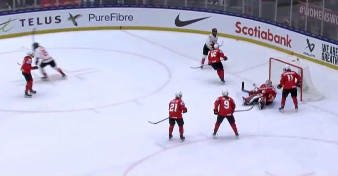 Im Mitteldrittel kassiert die Schweiz drei Tore. Eishockey