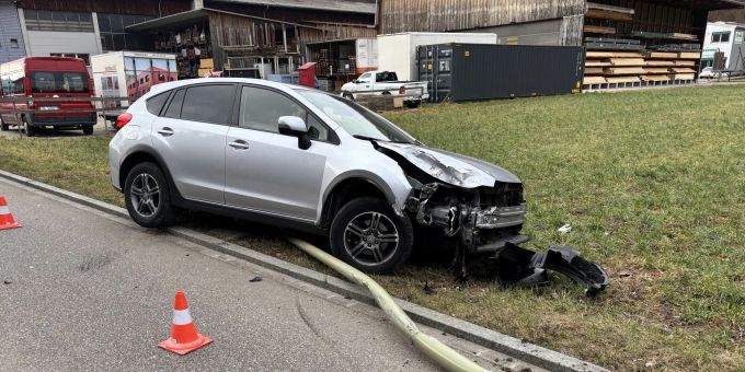Autofahrerin verunfallt in Ziefen. Selbstunfall in Ziefen.
