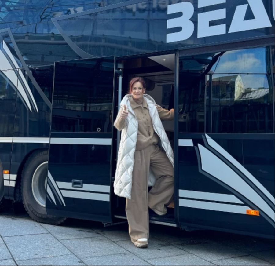 Andrea Berg schläft jetzt im Tourbus statt in Hotels.