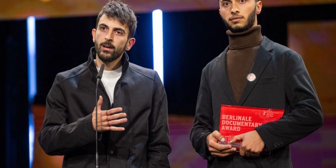 Die Regisseure Yuval Abraham und Basel Adra wurden für «No Other Land» mit einem Europäischen Filmpreis ausgezeichnet. (Archivbild) Die Regisseure Yuval Abraham und Basel Adra wurden für «No Other Land» mit einem Europäischen Filmpreis ausgezeichnet. (Archivbild)