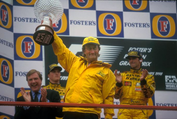 Eddie Jordan feierte 1998 den ersten Sieg seines Teams in der Formel 1. Eddie Jordan Formel 1