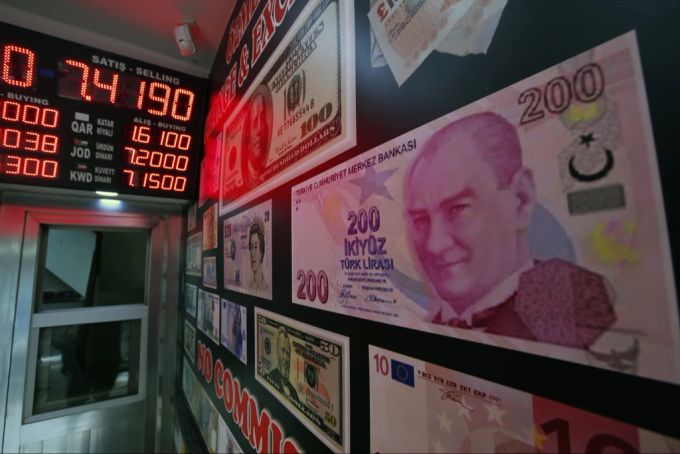 Die politischen Unruhen in der Türkei wirken sich auch auf den Lira-Kurs aus. türkei