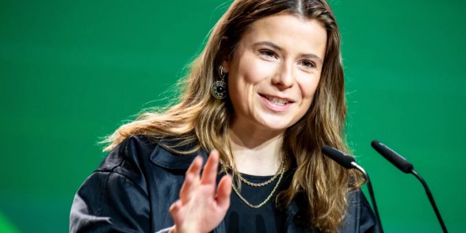 Luisa Neubauer bei einem Auftritt im November 2024. Luisa Neubauer