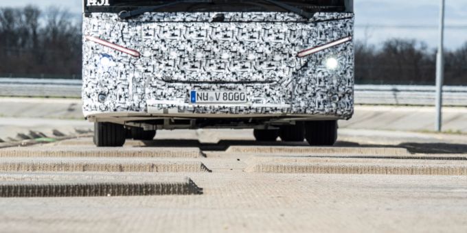 Fahrwerkstest: Die Erprobung des Fahrwerks gehört zum Standard aller Hersteller. Daimler Truck