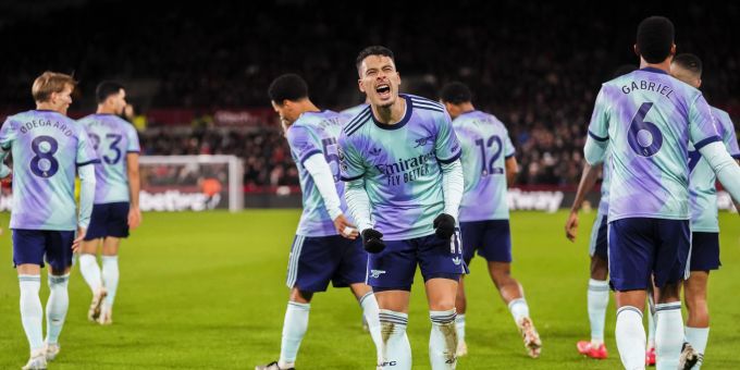 Gabriel Martinelli jubelt nach seinem Treffer für Arsenal London. arsenal
