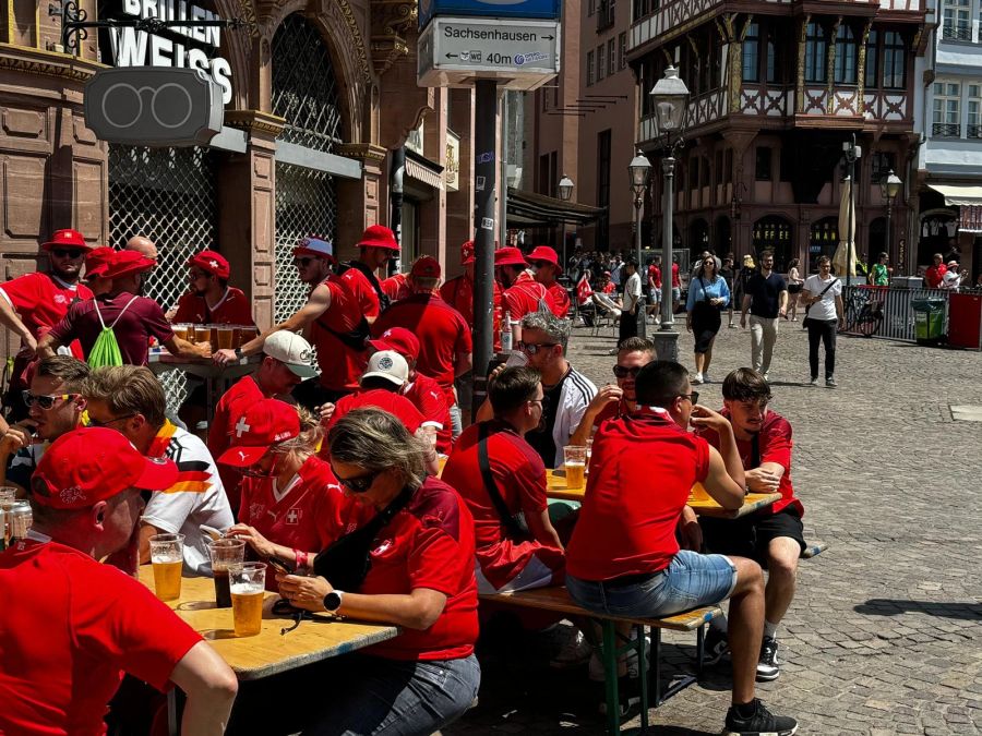 Nati-Fans sind überall in der Stadt anzutreffen.