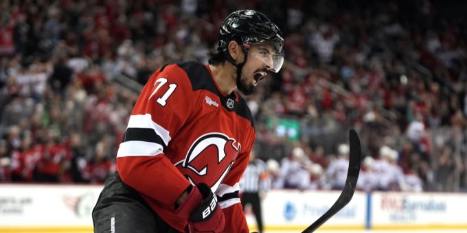 Jonas Siegenthaler darf in der NHL mal wieder ein eigenes Tor bejubeln. NHL Jonas Siegenthaler