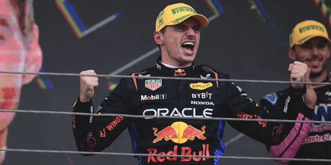 Lange hat Max Verstappen keinen Sieg mehr so ausgelassen gefeiert. Max Verstappen Red Bull