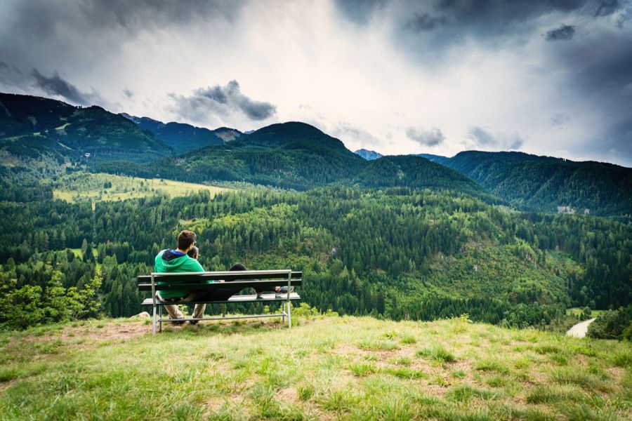 Situationen, in der eine Seite mehr bezahlt, würden besonders häufig jüngere Paare betreffen, sagt Paartherapeut Reto Mischol. (Symbolbild)