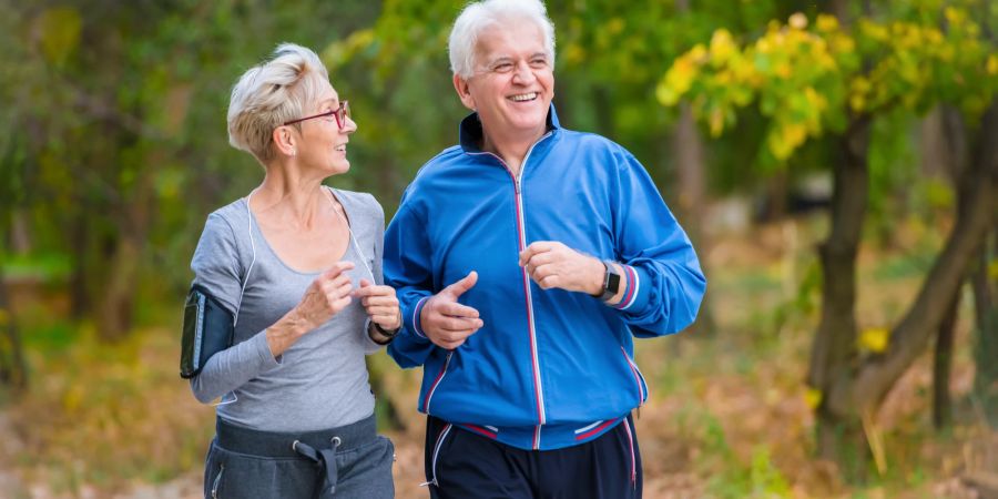 Älteres Paar beim Joggen