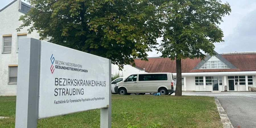 Vier Männer sind am 17. August im niederbayerischen Straubing aus einer geschlossenen Klinik entflohen - nun wurden auch die letzten beiden wieder gefasst.