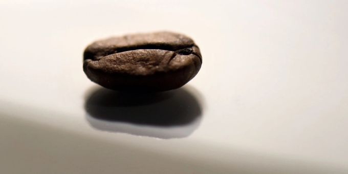 Eine Koffeinvergiftung durch Kaffee ist kaum möglich, dazu müsste man mehr als zehn Liter trinken. Eine Koffeinvergiftung durch Kaffee ist kaum möglich, dazu müsste man mehr als zehn Liter trinken.