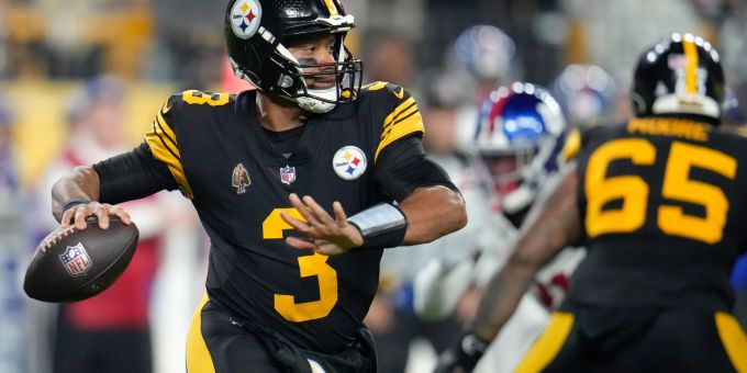 Zweiter Einsatz, zweiter Sieg: Russell Wilson überzeugt bei den Pittsburgh Steelers in der NFL. nfl