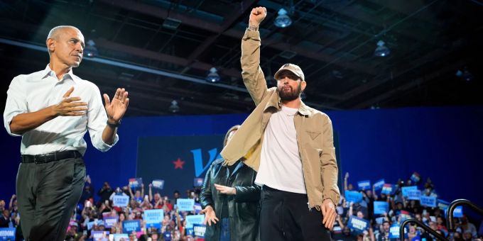 Eminem und Obama unterstützen den Harris-Wahlkampf in Detroit. Wahlkampf USA Eminem Obama