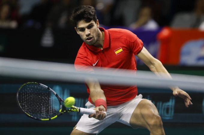 Carlos Alcaraz rettet die Spanier ins Doppel. Rafael Nadal Carlos Alcaraz