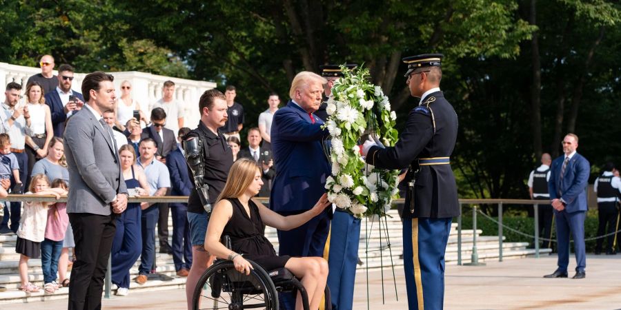 Mit seinem Besuch auf dem Nationalfriedhof Arlington hat Trump eine Kontroverse ausgelöst. (Archivbild)