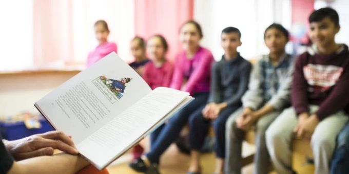 Viele Migranten können in der Schweiz keine Deutschkurse besuchen, da es an Kursleitenden fehlt. Weiterbildung