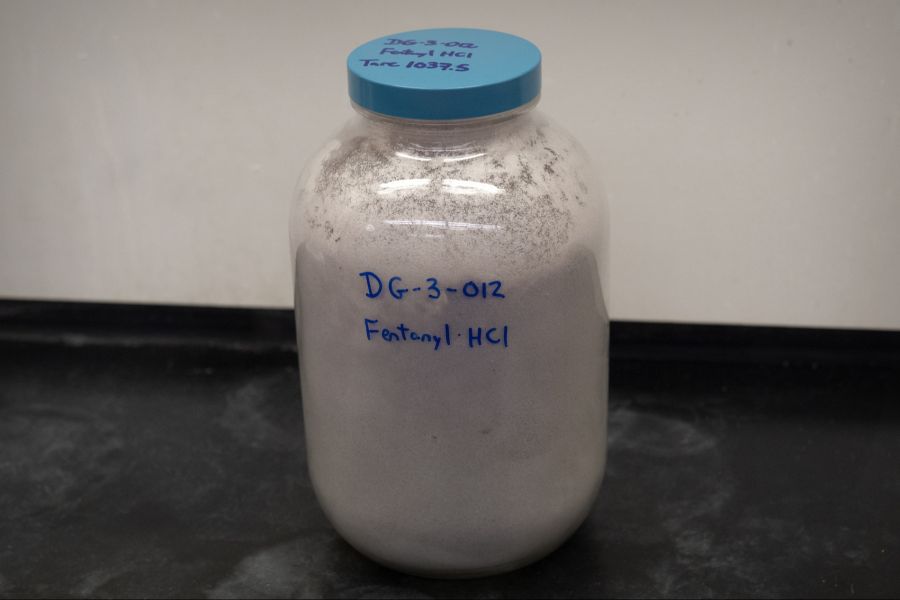 Cychlorphin ist 10-mal und Isotonitazen ist 100-mal stärker als Fentanyl.