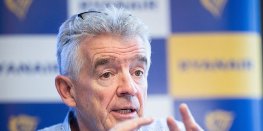 Ryanair-Chef Michael O'Leary rechnet trotz des Nahostkriegs bis zum Sommer 2027 nicht mit Kerosinengpässen in Europa. Die Preise dürften allerdings hoch bleiben. (Archivbild)