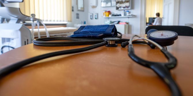 Untersuchung Stethoskop Cholesterin