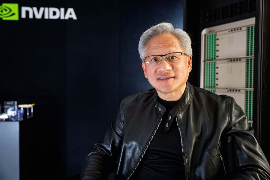 Der Nvidia-Boss stellte auf Lautsprecher und liess den Präsidenten über die Warnungen vor KI wettern.