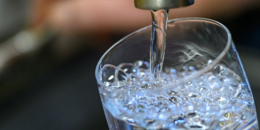 In einer neuen Verordnung werden unter anderem Höchstwerte für PFAS im Trinkwasser festgelegt. (Archivbild)