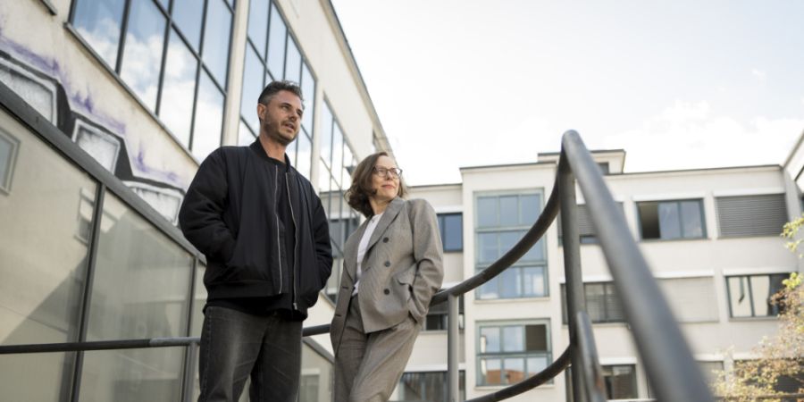 Christian Johannes Koch und Barbara Kulcsar fühlten sich bei der Realisierung der Krimiserie «Blind» den Fans der Romanvorlage verpflichtet - wollten der Adaption aber zugleich eine ei...