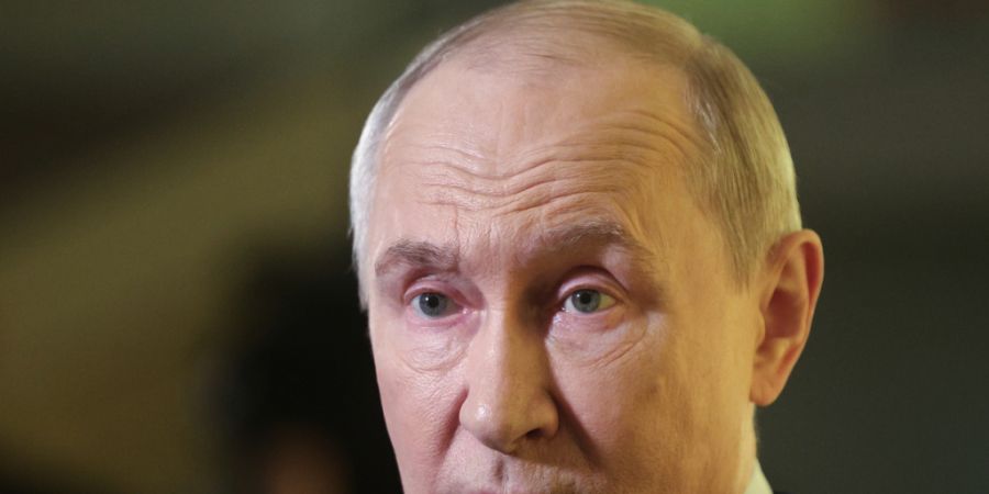 Vom Internationalen Strafgerichtshof seit März 2023 per Haftbefehl als Kriegsverbrecher gesucht: der russische Präsident Wladimir Putin. (Archivbild)