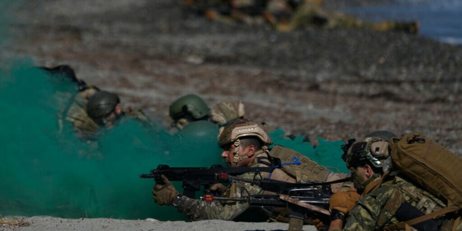 ARCHIV - Soldaten aus Ägypten nehmen in Maleme auf der griechischen Insel Kreta an der von Griechenland und Ägypten geleiteten gemeinsamen Militärübung «Medusa 15» teil. Foto: Thana...