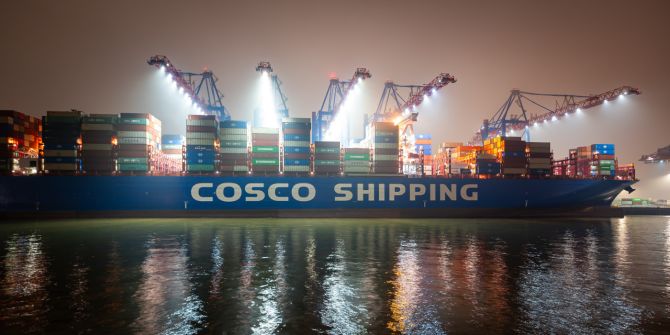 Cosco Schiff Hamburger Hafen
