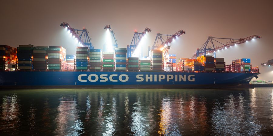 Cosco Schiff Hamburger Hafen