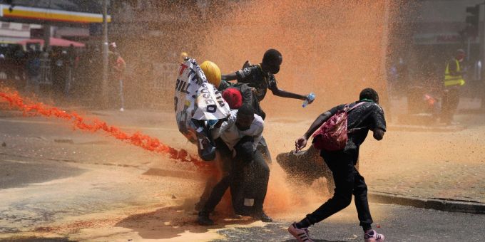 Nach Protesten - Kenias Präsident entlässt sein Kabinett