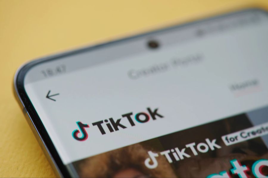 TikTok App auf dem Smartphone.