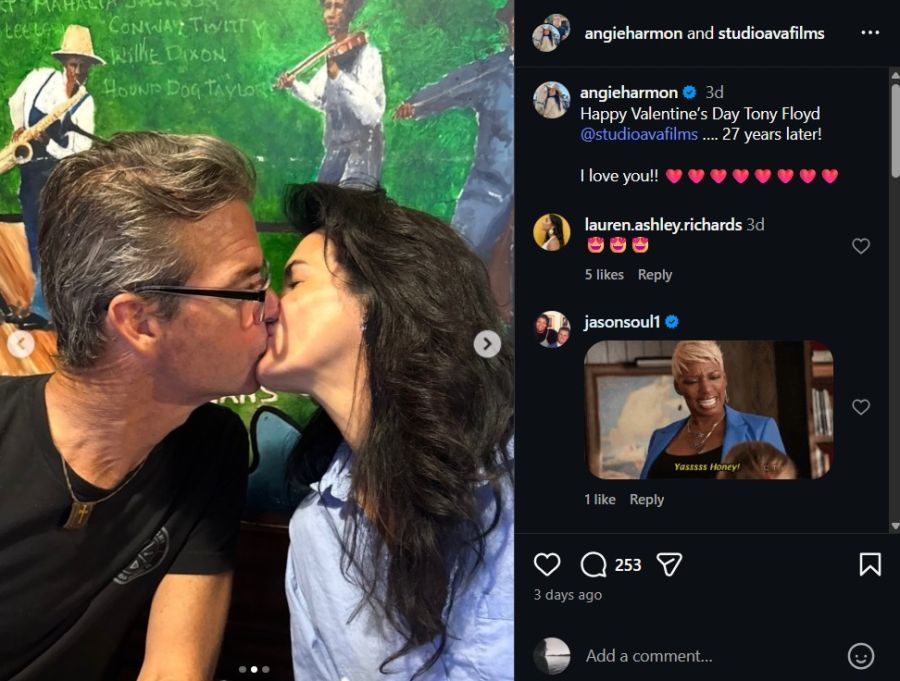 Mit diesem Kussfoto gab Angie Harmon die erneut entfachte Liebe zu ihrem ersten Ex bekannt.