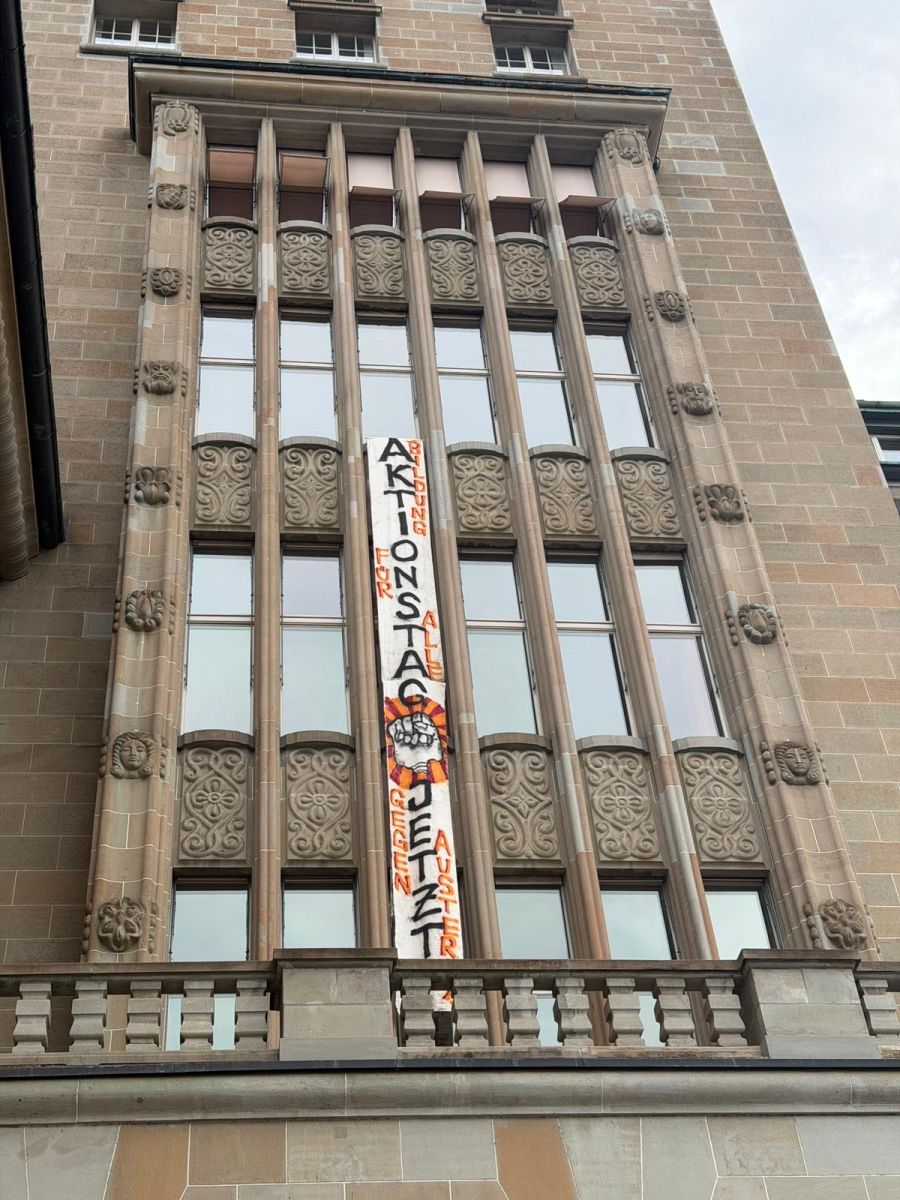 Die Gruppe «Students United Zurich» rief auf, gegen das Entlastungspaket 2027 zu protestieren.