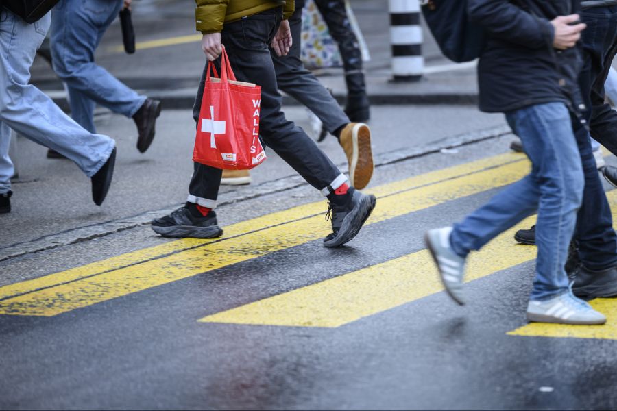 Bei Schweizer Fussgängerinnen und Fussgängern ging die Zahl der Schwerverletzten im Vergleich zum Vorjahr zurück.