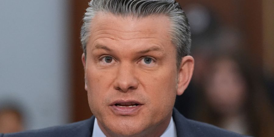 Verteidigungsminister Pete Hegseth sagt  bei einer Anhörung des Haushaltsausschusses des Repräsentantenhauses für das Verteidigungsministerium in Washington aus. Foto: Alex Brandon/A...