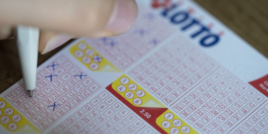 Hätte die Gewinnerin oder der Gewinner auch die Glückszahl richtig getippt, wäre der Gewinn noch höher gewesen.