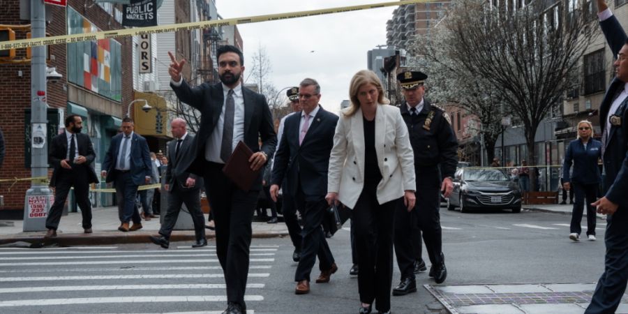 New Yorks Bürgermeister Zohran Mamdani mahnt, Waffengewalt dürfe nicht normal werden.