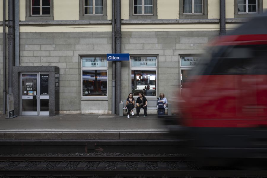 Der 63-Jährige belästigte mehrfach jugendliche Buben im Zug zwischen Olten und Aarau sexuell. (Symbolbild)