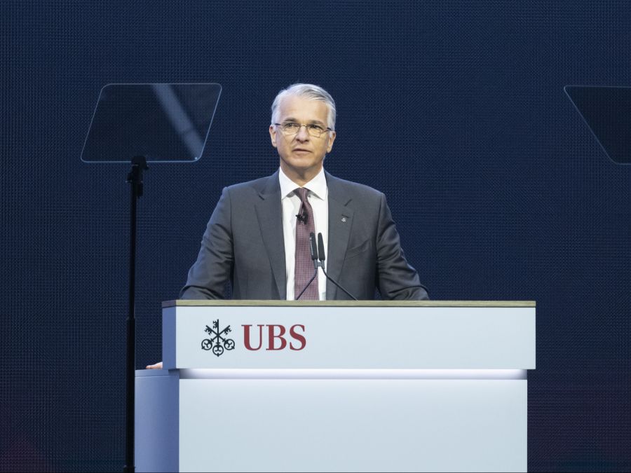 Die UBS baut Stellen in der Schweiz ab und bietet gleichzeitig neue Jobs in Indien an. Laut der Schweizer Grossbank hat das eine mit dem anderen nichts zu tun.