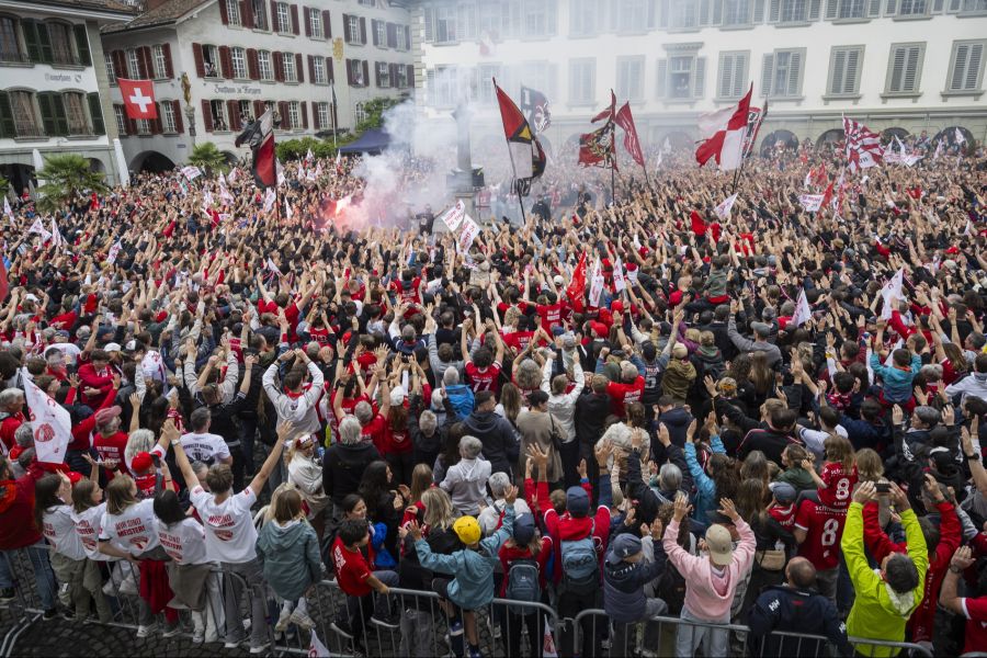 Es war eine riesige Party mitten in der Stadt.