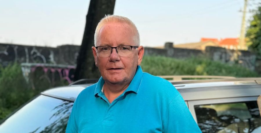 Uwe Kiskers E-Auto fährt sehr leise. Darum hupte er eine Katze am Strassenrand an.