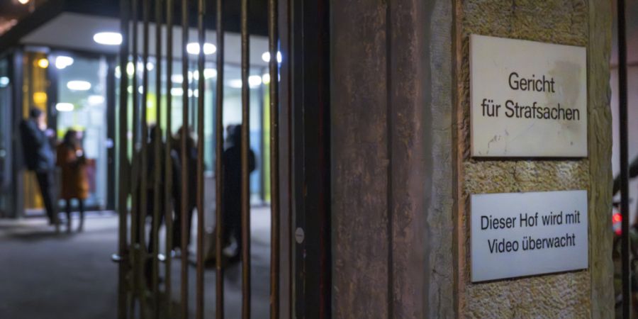 Das Strafgericht Basel-Stadt eröffnete am Freitag das Urteil gegen einen 26-jährigen Schweizer, dessen Handlungen dem Mord im Lysbüchel-Areal im August 2021 unmittelbar vorangingen. ...