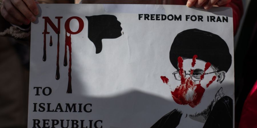 Auf dem Callao-Platz haben iranische Einwohner in Madrid und die Vereinigung «Frauen, Leben und Freiheit» eine Kundgebung organisiert, um die Verschärfung der Repressionen des Islami...