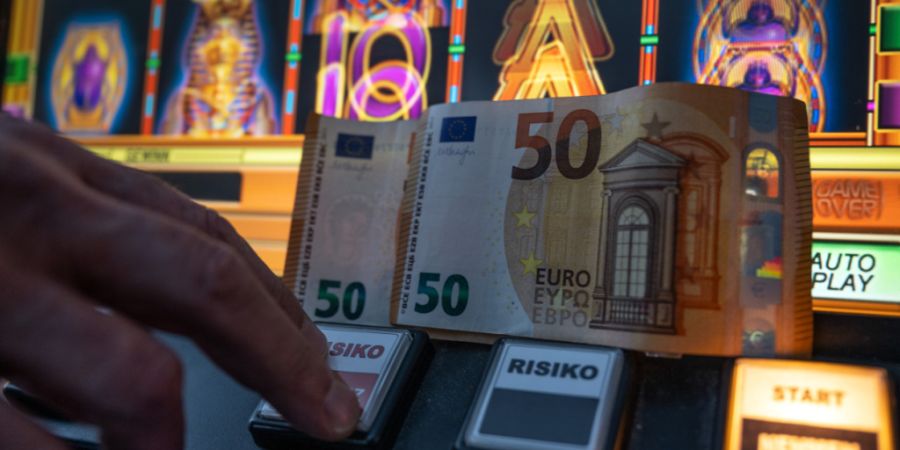 Die Polizei stellte im Regensdorfer Club mehr als 6000 Franken und 2000 Euro sicher. (Symbolbild)